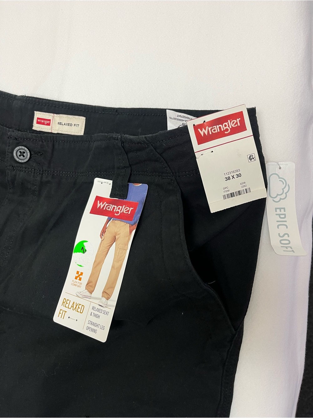 Wrangler Men’s Relaxed Fit Black Pants NWT 38x30 Epic Soft Straight Leg - Picture 4 of 8